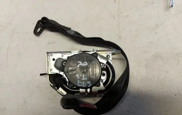 Volvo S90, V90 Front seatbelt