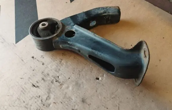 Mitsubishi ASX Engine mount bracket
