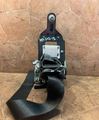 Mercedes-Benz E C207 W207 Front seatbelt 620020200