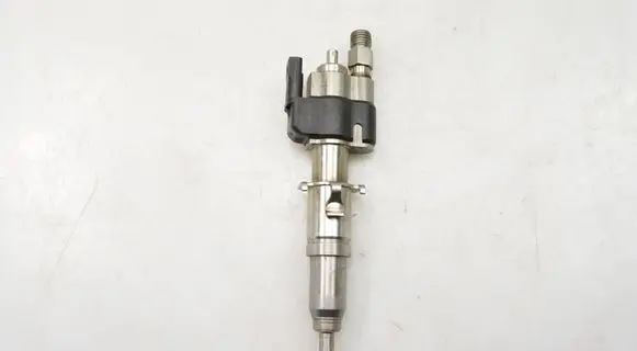 BMW 3 E90 E91 Fuel injector 7565137