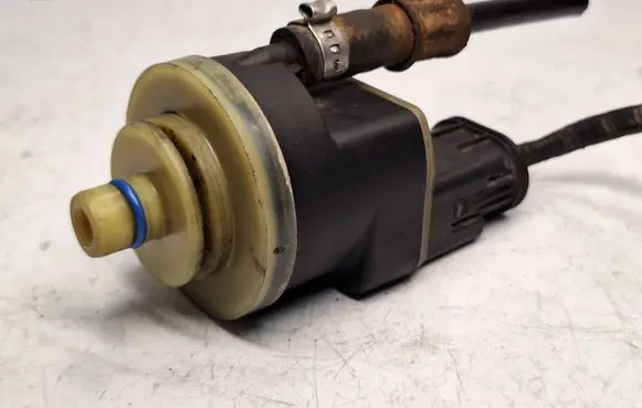 BMW 3 E90 E91 Fuel filter heater 7802940 13327802940