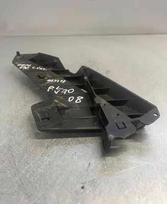Volvo S70 V70 V70 XC Front bumper mounting bracket ---