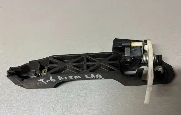 Rear door exterior handle/bracket