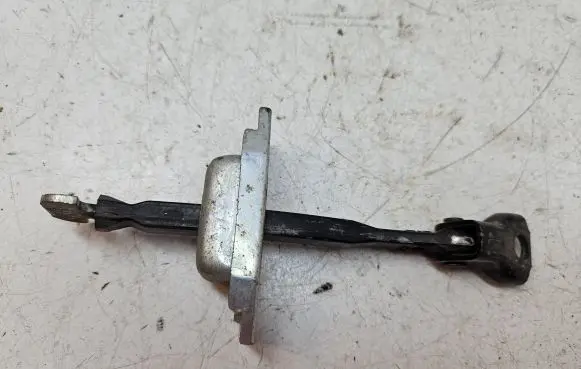 Toyota RAV 4 (XA30) Front door check strap stopper