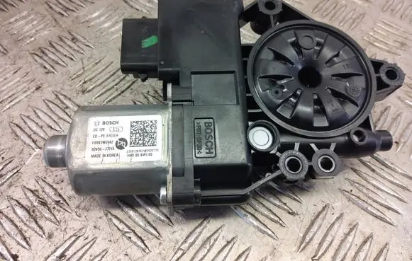 KIA Pro Cee'd III Front door window regulator motor 82450J7015