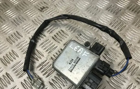 Nissan Leaf I (ZE0) Fan control module 21493B210B