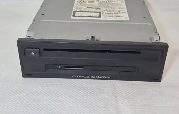 Volkswagen Golf VII Radio/CD/DVD/GPS head unit 5G0035820A