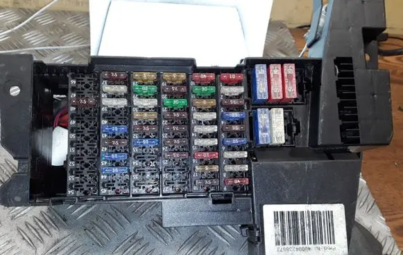 Mercedes-Benz A W169 Fuse module 1695450540