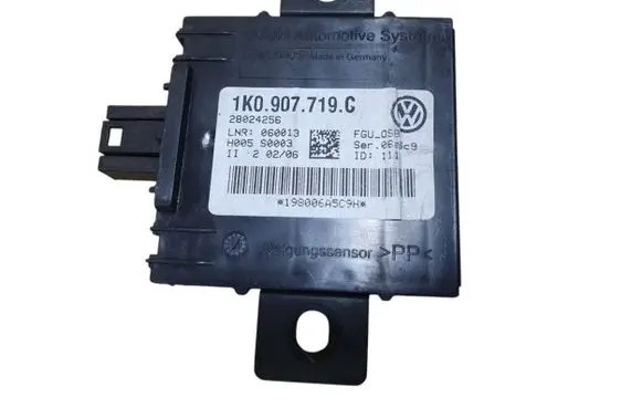 Audi A3 S3 8P Alarm control unit/module 1K0907719C