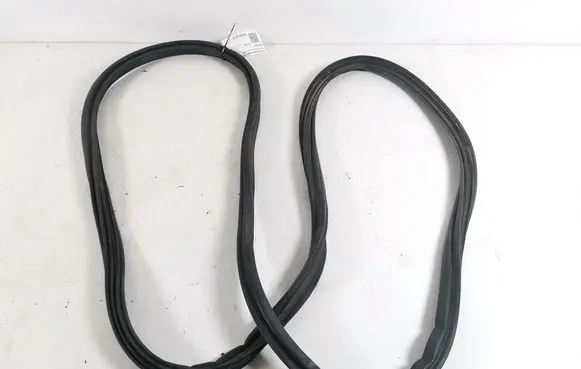 Toyota Corolla Verso E121 Trunk rubber seal (body) 67881-13251