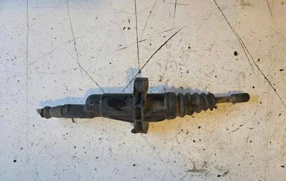Clutch slave cylinder