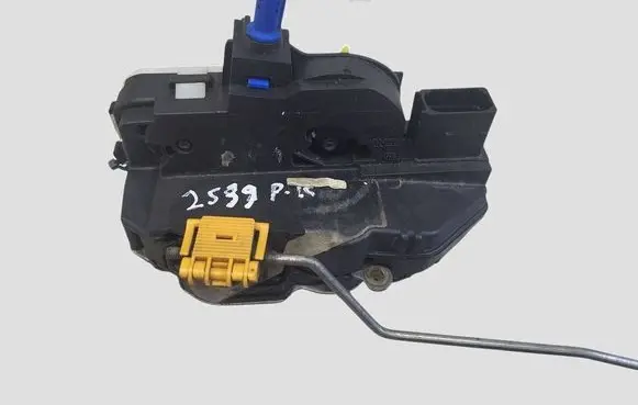 Opel Astra J Front door lock 3023881LH2