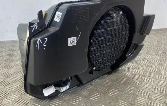 Jeep Grand Cherokee WL Subwoofer speaker P68347136AA