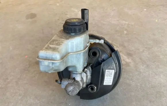Skoda Superb B6 (3T) Master brake cylinder 1K2614105B