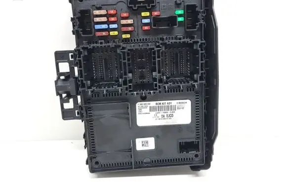Ford Focus Fuse module F005V19325