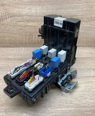 Hyundai Santa Fe Fuse module 9540026700 B06
