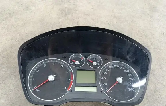 Ford Focus Speedometer (instrument cluster) 4M5T10849JR