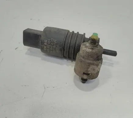 Volkswagen PASSAT B6 Windscreen/windshield washer pump 1K6955651