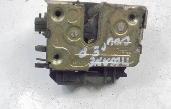 Renault Megane I Front door lock