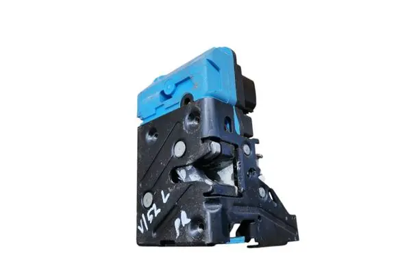 Volvo V70 Front door lock 30663040