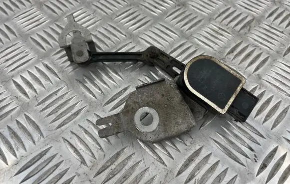Mercedes-Benz C W205 Rear air suspension level height sensor A0009053704 4472 290120