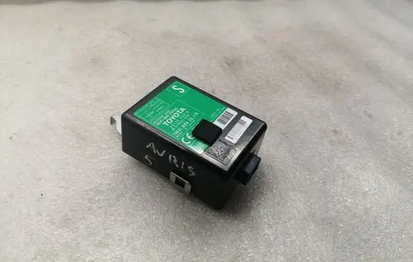 Toyota Auris 150 Door central lock control unit/module 8974002010 61B301000