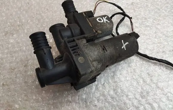 BMW 3 E46 Coolant heater control valve 8369807 64118369807