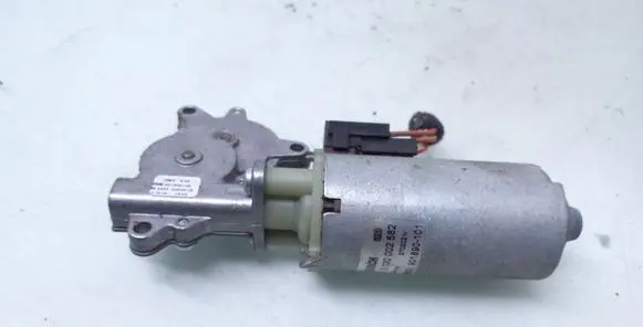 Volkswagen Phaeton Seat adjustment motor 0130002582 901890101