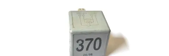Volkswagen PASSAT B5 Other relay 8D0951253