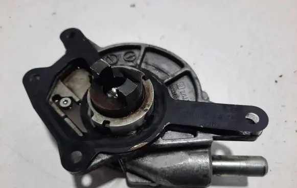 Mercedes-Benz C AMG W204 Vacuum pump A6422300065 2401120791899 1S1019112