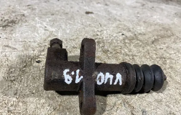 Volvo S40, V40 Clutch slave cylinder 