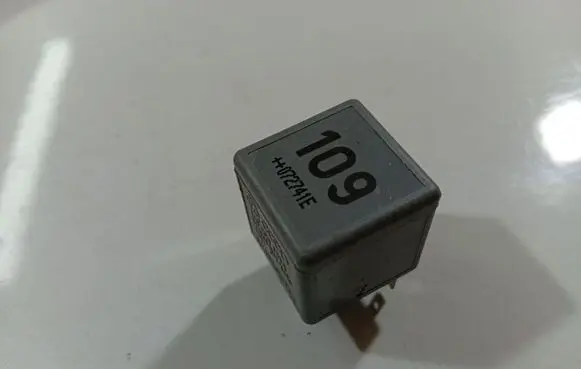 Volkswagen Polo IV 9N3 Other relay 1J0906381A