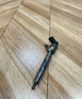 Mercedes-Benz Vito Viano W638 Fuel injector a6130700587