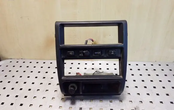 Subaru Forester SF Radio/GPS head unit trim 