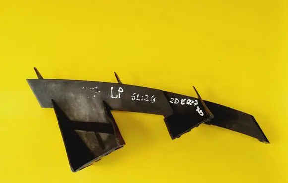 Front bumper mounting bracket