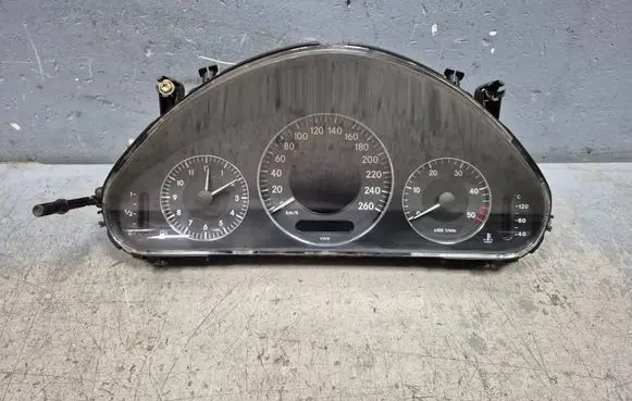 Mercedes-Benz E W211 Speedometer (instrument cluster) A2115402311