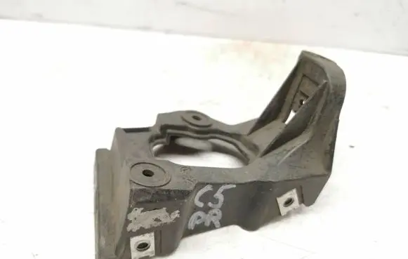 Front bumper mounting bracket
