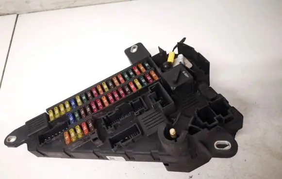 BMW 5 E60 E61 Fuse box set 913883001 518956057