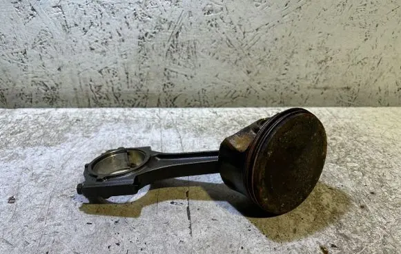 Dodge Challenger Piston with connecting rod