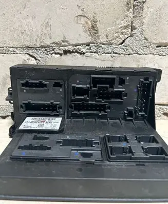 Mercedes-Benz E W211 SAM control unit 2115453101