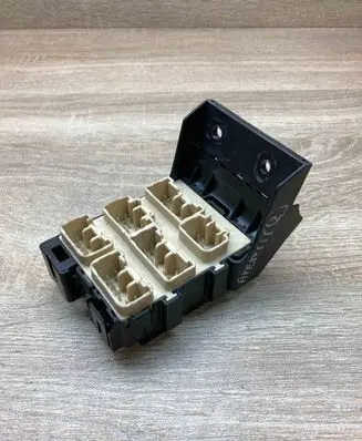 Toyota Avensis T250 Fuse module 8273405030