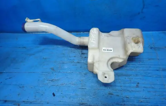 Fiat 500L Windshield washer fluid reservoir/tank 51883639