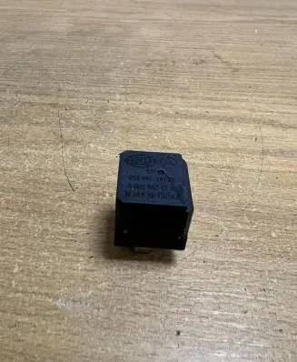 Audi A4 S4 B7 8E 8H Other relay A0025421319 F4065