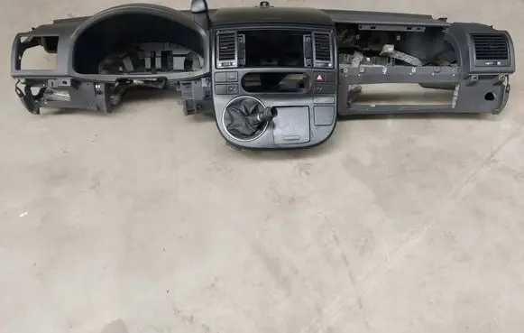 Volkswagen Multivan T5 Dashboard 19811981335RE