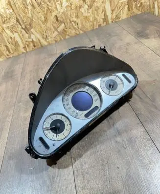 Speedometer (instrument cluster)