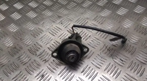 BMW 5 E39 Loading door lock 83636999