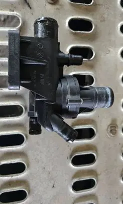 Mercedes-Benz C W205 Thermostat/thermostat housing 110616618R