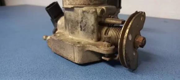 Mazda 626 Throttle valve E0T41571