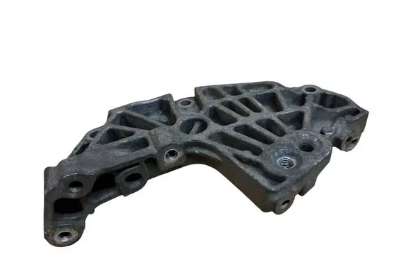 Engine mounting bracket