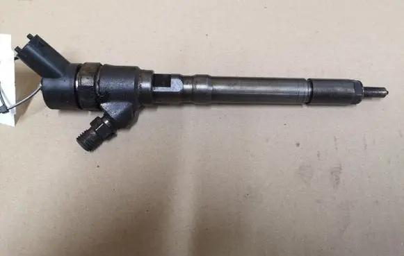 KIA Carens I Fuel injector 0445110064